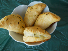 Petits chaussons au miel, chèvre et fruits secs